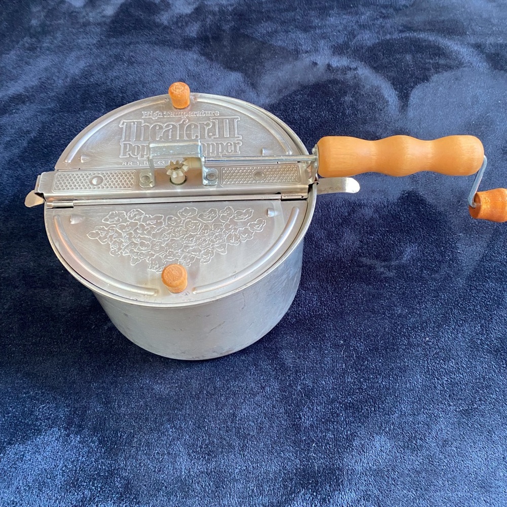 Wabash Valley Farms Old-Fashioned Popcorn Popper - Picture 6 of 6